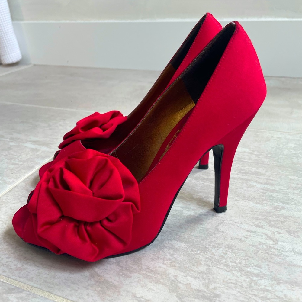 Nina heels red with flower